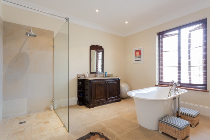 To Let 6 Bedroom Property for Rent in Constantia Western Cape